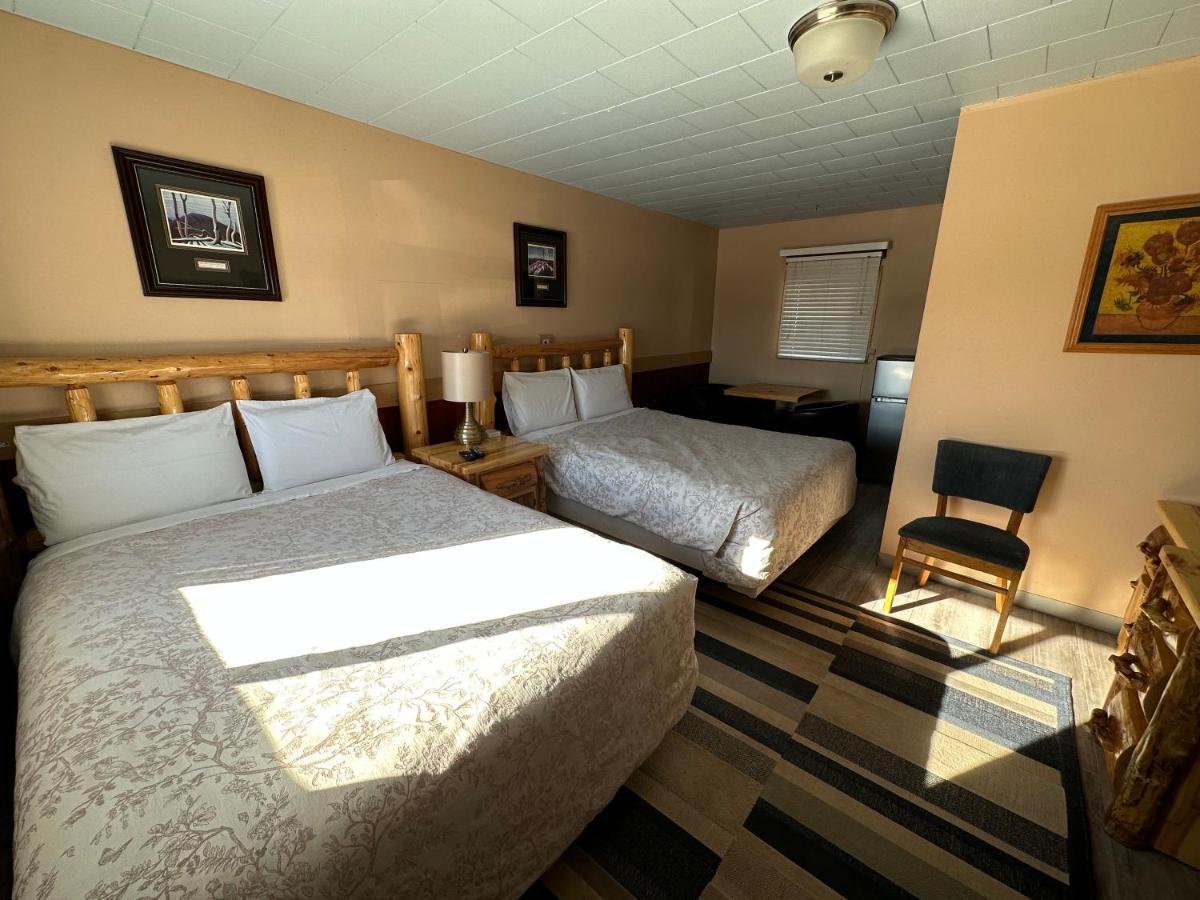 Pinecrest Motel Nipigon Exterior photo